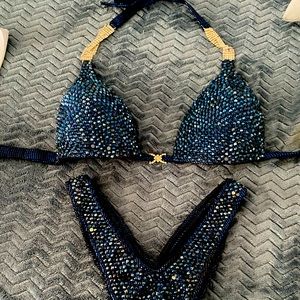 Beautiful blue bikini - competition